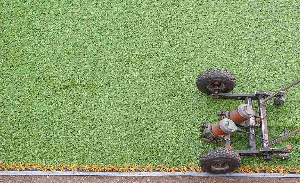 Instalación de pasto sintético para áreas deportivas